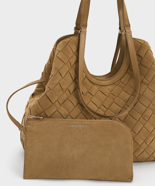 CHARLES & KEITH(チャールズ & キース)の「Ivette イヴェット スエードウーブントートバッグ(トートバッグ・レディース・サンドベージュ・L)」の15枚目の写真