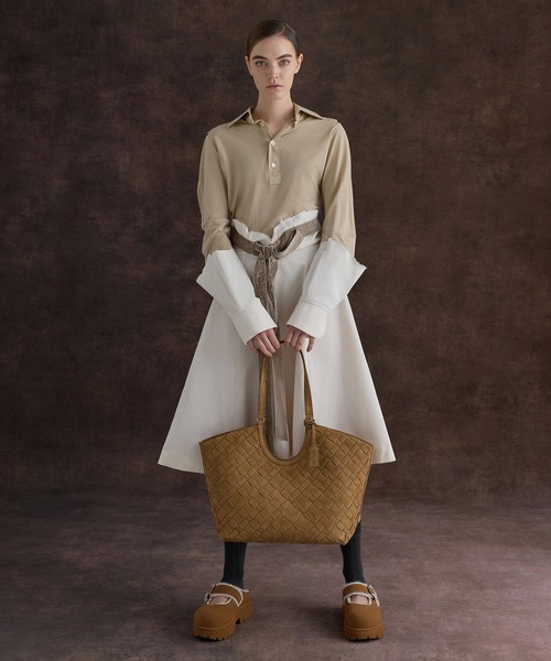 CHARLES & KEITH(チャールズ & キース)の「Ivette イヴェット スエードウーブントートバッグ(トートバッグ・レディース・サンドベージュ・L)」の9枚目の写真