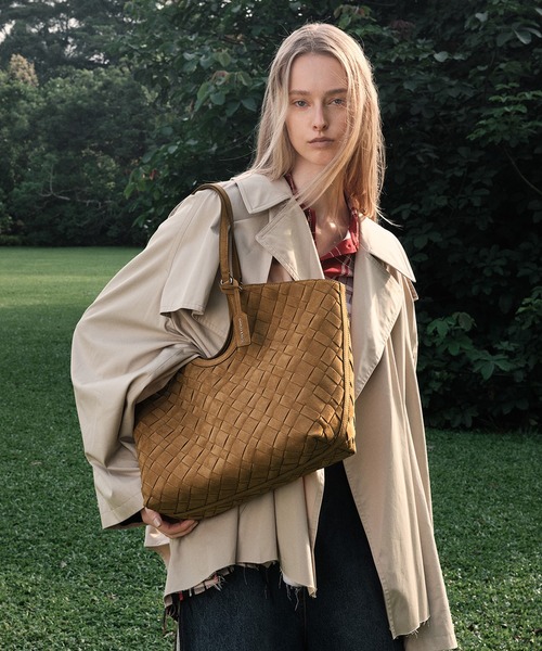CHARLES & KEITH(チャールズ & キース)の「Ivette イヴェット スエードウーブントートバッグ(トートバッグ・レディース・サンドベージュ・L)」の20枚目の写真