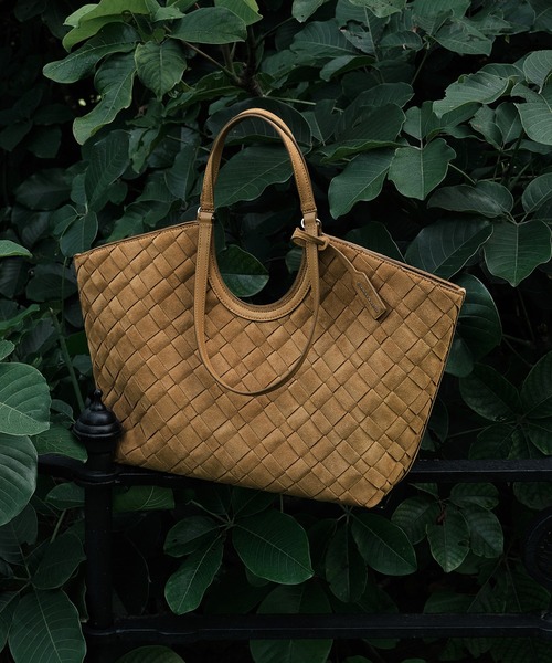 CHARLES & KEITH(チャールズ & キース)の「Ivette イヴェット スエードウーブントートバッグ(トートバッグ・レディース・サンドベージュ・L)」の18枚目の写真