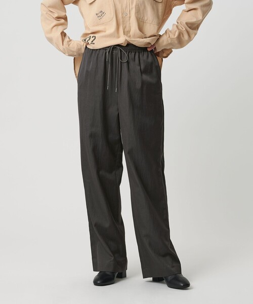 BEAUTY&YOUTH UNITED ARROWS（ビューティーアンドユースユナイテッドアローズ）の「コットンレーヨンサテン ドローストワイドパンツ（その他パンツ・レディース・クリーム/ダークグレー/ブラック/ベージュ・S/XS/L/M）」の3枚目の写真
