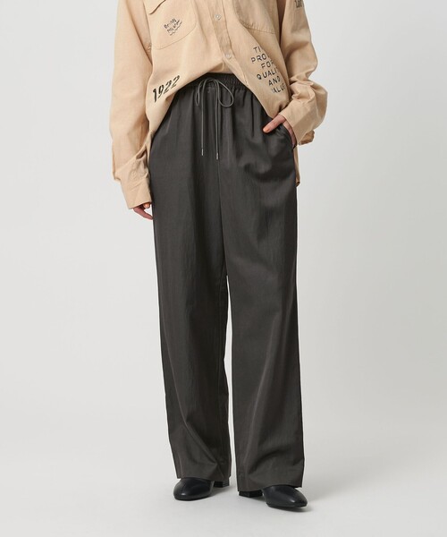 BEAUTY&YOUTH UNITED ARROWS（ビューティーアンドユースユナイテッドアローズ）の「コットンレーヨンサテン ドローストワイドパンツ（その他パンツ・レディース・クリーム/ダークグレー/ブラック/ベージュ・S/XS/L/M）」の11枚目の写真