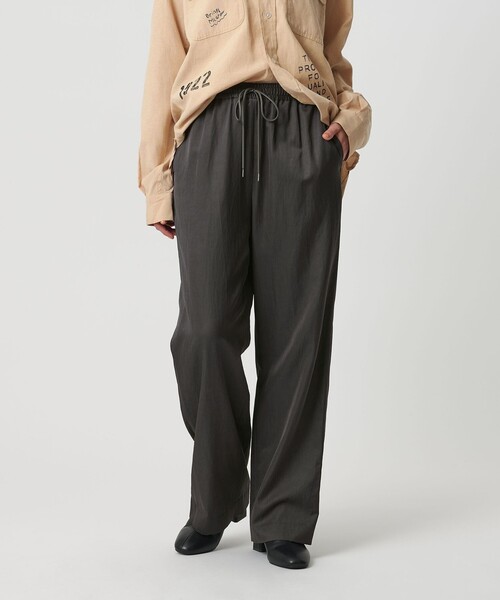 BEAUTY&YOUTH UNITED ARROWS（ビューティーアンドユースユナイテッドアローズ）の「コットンレーヨンサテン ドローストワイドパンツ（その他パンツ・レディース・クリーム/ダークグレー/ブラック/ベージュ・S/XS/L/M）」の12枚目の写真