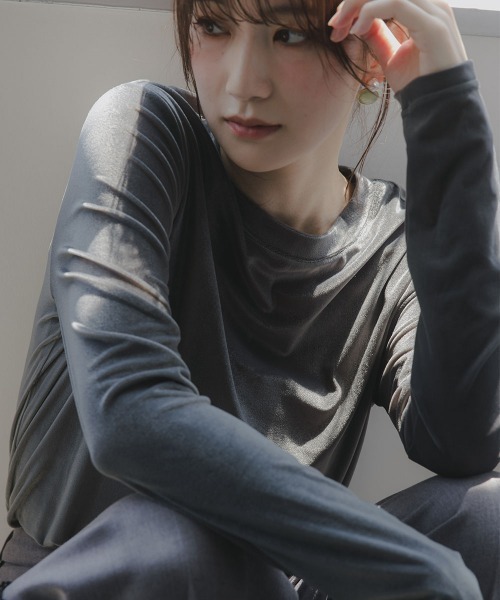 slattgir（スラットジール）の「高身長　シアーベロアプルオーバー（トールサイズ）Essenave（Tシャツ/カットソー・レディース・ブルーグレー/ブラック・T3L/TM/TL/TLL）」の2枚目の写真