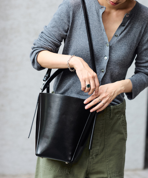 FRAMeWORK（フレームワーク）の「&MyuQ/アンドミューク バケツガタBAG（クラッチバッグ・レディース・ブラック/ブラウン・FREE）」の5枚目の写真