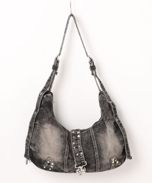 SPINNS（スピンズ）の「大容量クラッシュデニムショルダーバッグ/スタッズデザイン/2WAY対応（ショルダー・ハンド）（ショルダーバッグ・メンズ・ブラック・ONESIZE）」の8枚目の写真