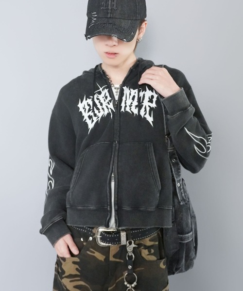 SPINNS（スピンズ）の「大容量クラッシュデニムショルダーバッグ/スタッズデザイン/2WAY対応（ショルダー・ハンド）（ショルダーバッグ・メンズ・ブラック・ONESIZE）」の13枚目の写真