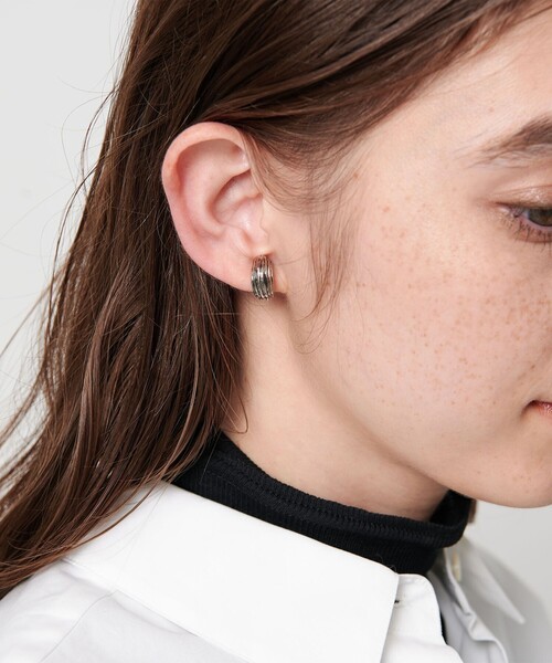 UNITED ARROWS（ユナイテッドアローズ）の「＜IRIS 47＞GAIA イヤリング（イヤリング・レディース・シルバー/ゴールド・FREE）」の6枚目の写真
