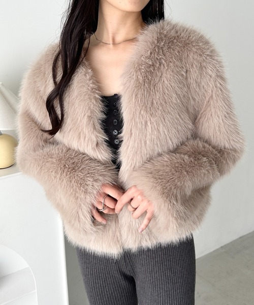 CLEA(クレア)の「ノーカラーショート丈フェイクファージャケット(ノーカラージャケット・レディース・ベージュ/ブラック/アイボリー/グレイッシュベージュ/グレー・FREE)」の5枚目の写真