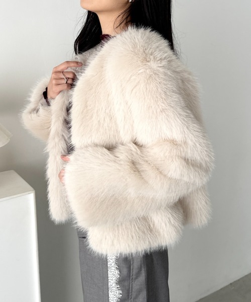 CLEA(クレア)の「ノーカラーショート丈フェイクファージャケット(ノーカラージャケット・レディース・ベージュ/ブラック/アイボリー/グレイッシュベージュ/グレー・FREE)」の9枚目の写真