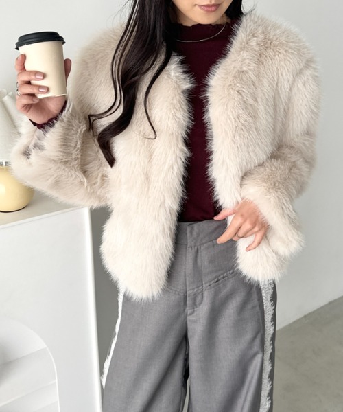 CLEA(クレア)の「ノーカラーショート丈フェイクファージャケット(ノーカラージャケット・レディース・ベージュ/ブラック/アイボリー/グレイッシュベージュ/グレー・FREE)」の8枚目の写真