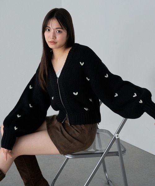 RAY CASSIN（レイカズン）の「ジップルーズハート柄ショートカーディガン（カーディガン/ボレロ・レディース・アイボリー/ブラック系その他2/グレー系その他2/レッド系その他2・FREE）」の3枚目の写真
