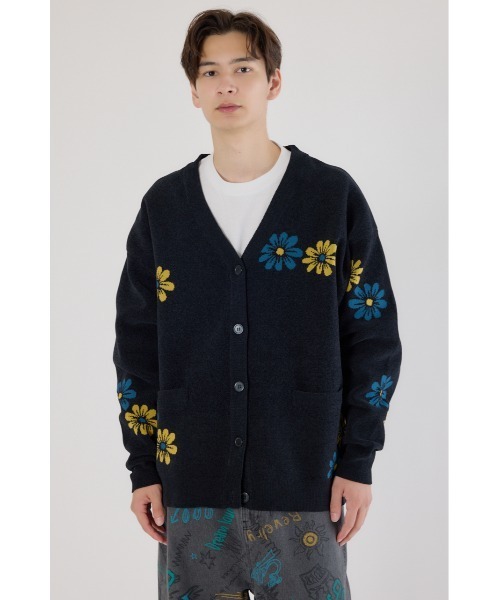 RODEO CROWNS WIDE BOWL(ロデオクラウンズワイドボウル)の「フォーリングフラワーニットカーディガン(カーディガン/ボレロ・メンズ・オフホワイト/ブラック/ダークブルー・LARGE/MEDIUM)」の5枚目の写真