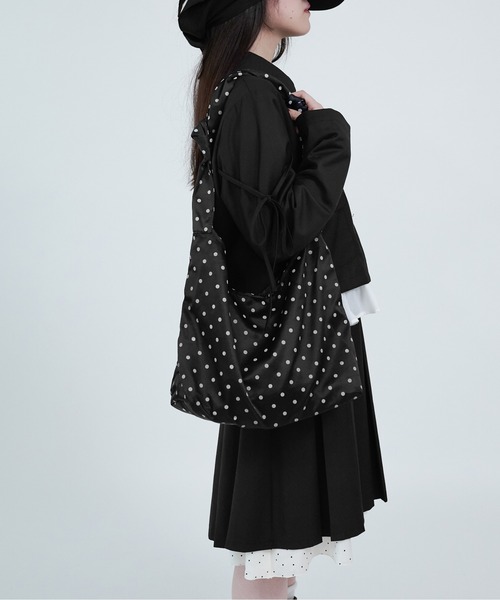 apres jour mignon(アプレジュールミニョン)の「multiway dots bag/マルチウェイドットバッグ(ハンドバッグ・レディース・ブラック/オフホワイト・ONESIZE)」の2枚目の写真