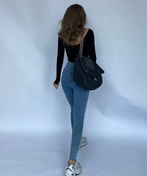 CELENA BEATS(セレナビーツ)の「バッグコンシャス スリムフィット ロングスリーブ トップス(Tシャツ/カットソー・レディース・ホワイト/ベージュ/ブラック/ブルー・S/M)」の13枚目の写真
