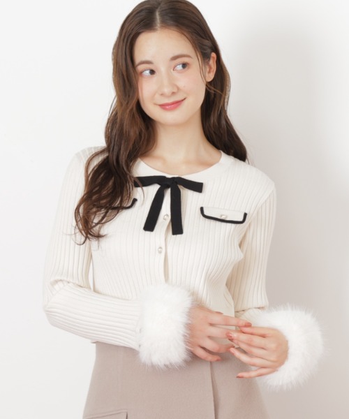 JILL by JILL STUART（ジルバイジルスチュアート）の「◇袖フェイクファーカーデトップス（ニット/セーター・レディース・ホワイト/ブラック/ブルー・FREE）」の2枚目の写真