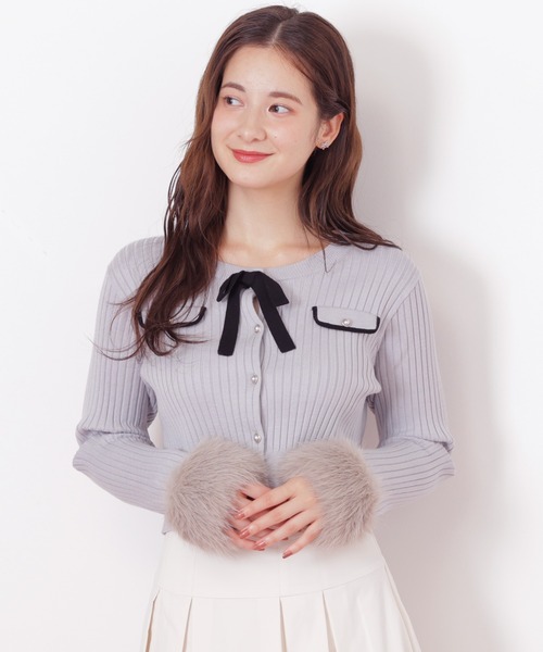 JILL by JILL STUART（ジルバイジルスチュアート）の「◇袖フェイクファーカーデトップス（ニット/セーター・レディース・ホワイト/ブラック/ブルー・FREE）」の3枚目の写真