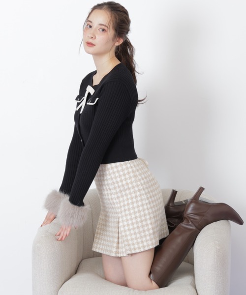 JILL by JILL STUART（ジルバイジルスチュアート）の「◇袖フェイクファーカーデトップス（ニット/セーター・レディース・ホワイト/ブラック/ブルー・FREE）」の4枚目の写真