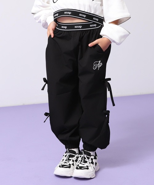 ANAP kids（アナップキッズ）の「サイドリボンシャカジョガーパンツ（その他パンツ・キッズ・ブラック/ライトピンク/ラベンダー・130/110/120）」の4枚目の写真