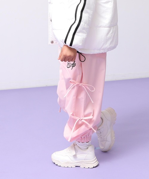 ANAP kids（アナップキッズ）の「サイドリボンシャカジョガーパンツ（その他パンツ・キッズ・ブラック/ライトピンク/ラベンダー・130/110/120）」の11枚目の写真