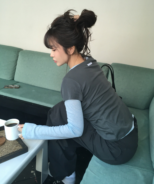 PLACE STUDIO（プレイススタジオ）の「オールインワンアシンメトリーダブル配色レイヤードロングスリーブTシャツセット_2COLOR（Tシャツ/カットソー・レディース・パープル/ブラック/チャコールグレー・FREE）」の9枚目の写真