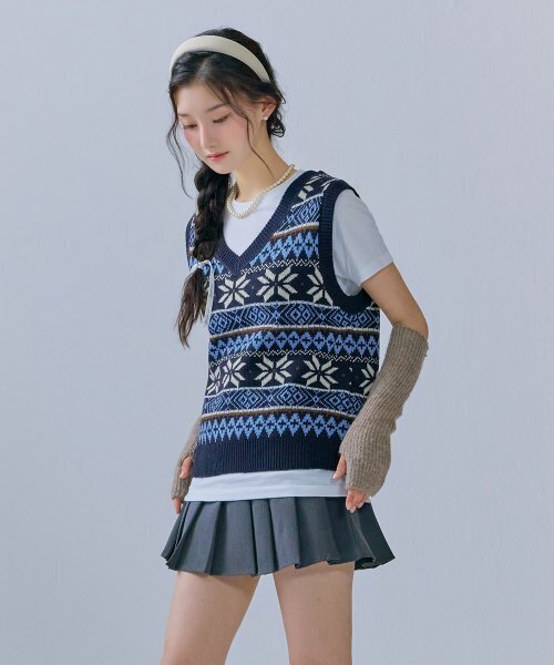 CHASECULT(チェイスカルト)の「レディース Vネックパターンベスト-CFRG7373C04(ベスト・レディース・ネイビー・85/90)」の2枚目の写真