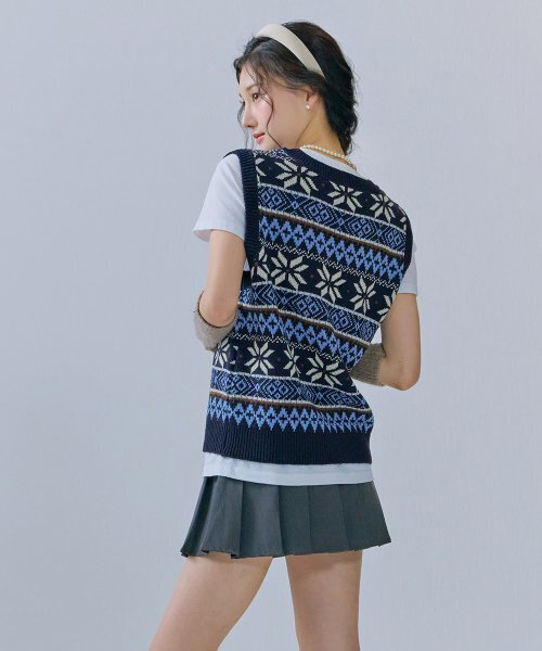 CHASECULT(チェイスカルト)の「レディース Vネックパターンベスト-CFRG7373C04(ベスト・レディース・ネイビー・85/90)」の3枚目の写真