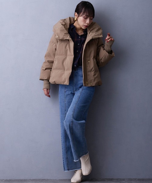 NICOLE white（ニコルホワイト）の「シームレスダウンブルゾン（ダウンジャケット/コート・レディース・ネイビー/モカ/グレー/ブラック・MEDIUM/LARGE）」の5枚目の写真