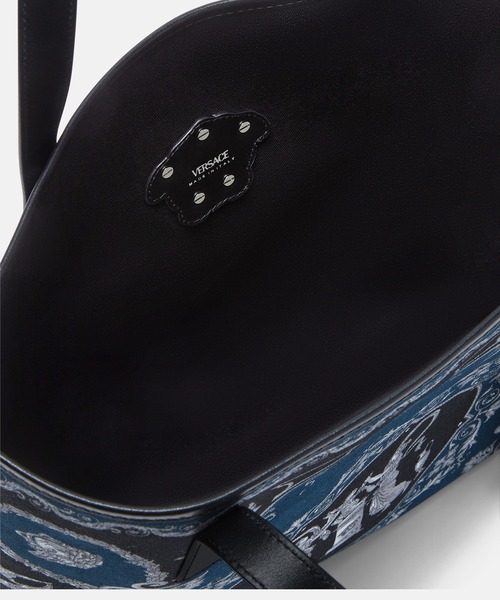 VERSACE(ヴェルサーチ)の「トート バッグ ラ メドゥーサ(トートバッグ・メンズ・ブラック×ブルー・ONE SIZE)」の3枚目の写真