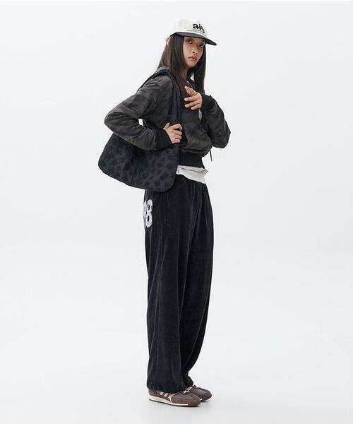 AAKAM(アーカム)の「Contrast Logo Zip-up Hoodie (Black)(パーカー・レディース・その他・1/2)」の4枚目の写真