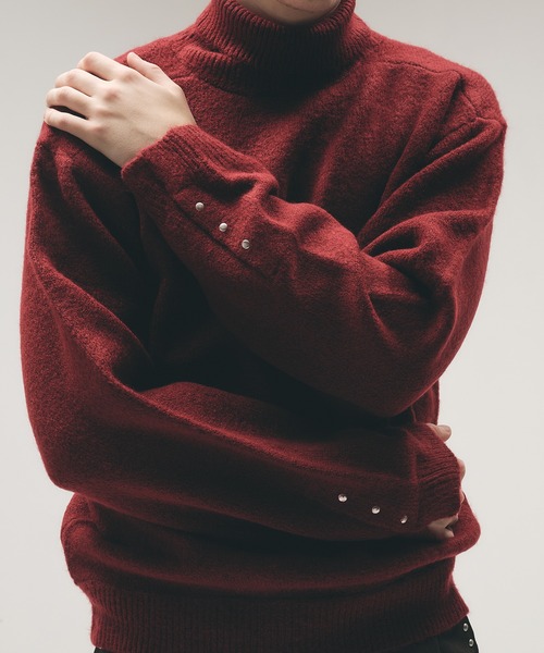 Adoon plain(アドーンプレーン)の「Studded Design Turtleneck Knit / タートルネックスタッズデザインニット(ニット/セーター・メンズ・チャコールグレー/ブラウン/ボルドー・LARGE/MEDIUM)」の6枚目の写真
