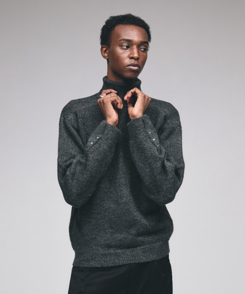Adoon plain(アドーンプレーン)の「Studded Design Turtleneck Knit / タートルネックスタッズデザインニット(ニット/セーター・メンズ・チャコールグレー/ブラウン/ボルドー・LARGE/MEDIUM)」の9枚目の写真