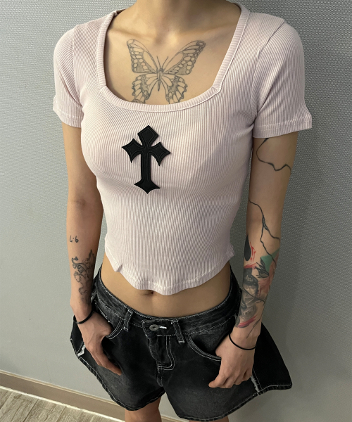 BORN SLIPPY(ボーンスリッピー)の「Cross Square Neck T-shirt (Pink)(Tシャツ/カットソー・レディース・その他・FREE)」の11枚目の写真