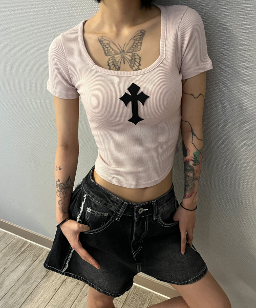 BORN SLIPPY(ボーンスリッピー)の「Cross Square Neck T-shirt (Pink)(Tシャツ/カットソー・レディース・その他・FREE)」の14枚目の写真