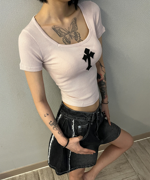 BORN SLIPPY(ボーンスリッピー)の「Cross Square Neck T-shirt (Pink)(Tシャツ/カットソー・レディース・その他・FREE)」の15枚目の写真