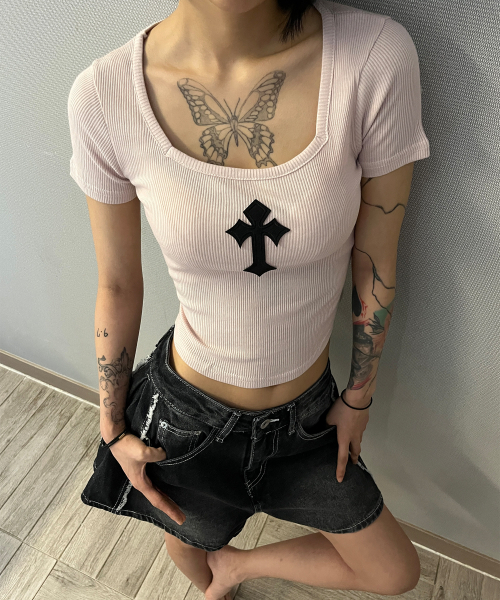 BORN SLIPPY(ボーンスリッピー)の「Cross Square Neck T-shirt (Pink)(Tシャツ/カットソー・レディース・その他・FREE)」の16枚目の写真