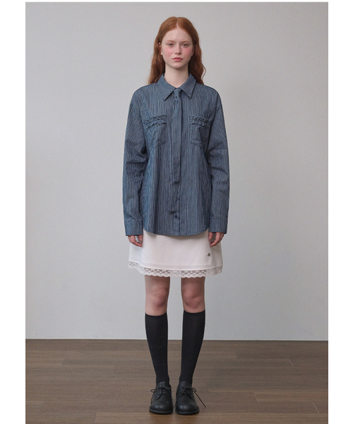 MICANE(ミケーネ)の「マイロストライプフリルシャツ(シャツ/ブラウス・レディース・ダークブルー・MEDIUM/LARGE/SMALL)」の7枚目の写真