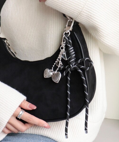 fredy emue（フレディエミュ）の「アンティーク×コードチャーム（チャーム・レディース・ブラック系その他3/ブラウン系その他・FREE）」の2枚目の写真