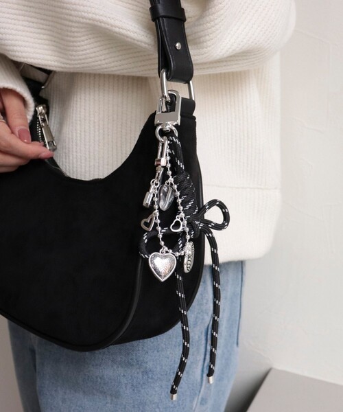 fredy emue（フレディエミュ）の「アンティーク×コードチャーム（チャーム・レディース・ブラック系その他3/ブラウン系その他・FREE）」の4枚目の写真