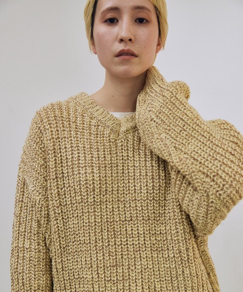 lit(リット)の「Mix Yarn Vneck Knit(ニット/セーター・レディース・レッド/ベージュ系その他/チャコールグレー・FREE)」の9枚目の写真