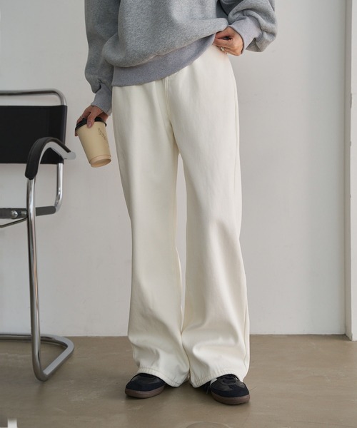 KOBE LETTUCE（コウベレタス）の「[ 裏起毛 ] 裏ファーセミフレアデニムパンツ（デニムパンツ・レディース・ブルー/ホワイト・L/M）」の4枚目の写真