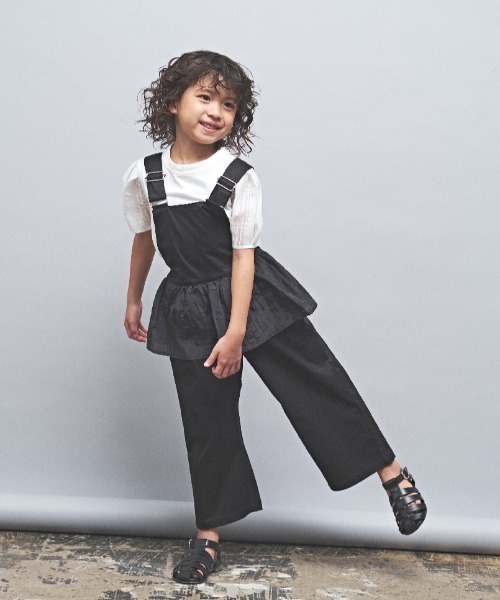 maarook（マルーク）の「カルゼストレッチペプラムサロペットパンツ（サロペット/オーバーオール・キッズ・ホワイト/ブラック・110cm/130cm/120cm）」の2枚目の写真