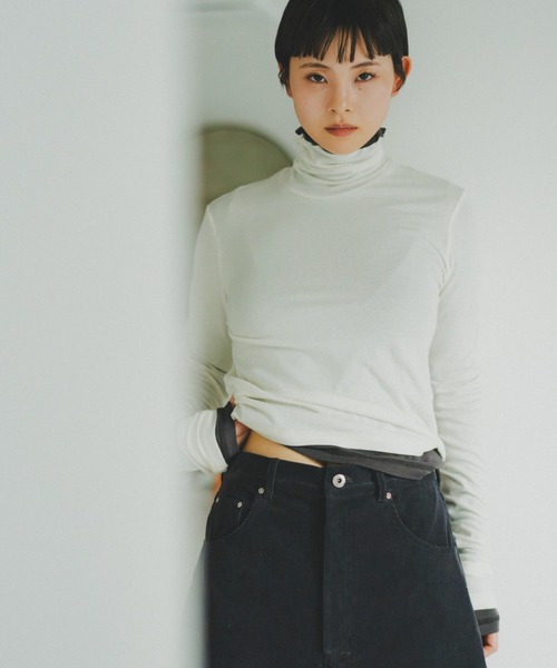 lit(リット)の「High Neck Tops(Tシャツ/カットソー・レディース・ライトカーキ/ブラウン/チャコールグレー/オフホワイト・FREE)」の2枚目の写真