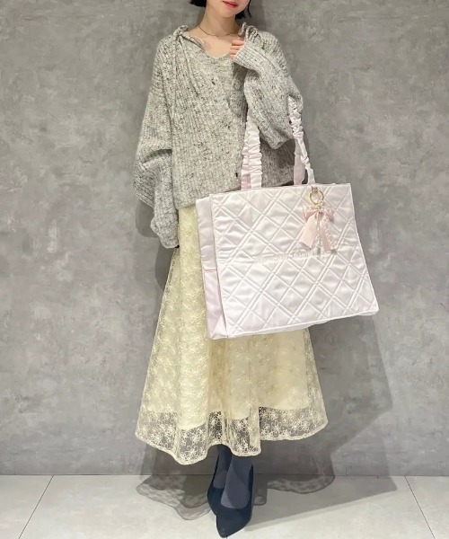 Maison de FLEUR（メゾンドフルール）の「ギャザーハンドルキルティングキャリーオンバッグ（トートバッグ・レディース・ライトピンク/ブラック/アイボリー・FREE）」の7枚目の写真