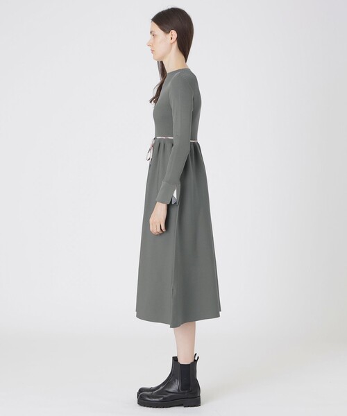 BLUE LABEL CRESTBRIDGE(ブルーレーベルクレストブリッジ)の「スポンディッシュポリエステルニットドレス(ワンピース・レディース・ブラック/レッド系その他/グレー系その他・38)」の4枚目の写真