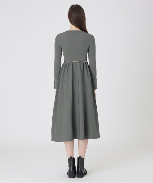 BLUE LABEL CRESTBRIDGE(ブルーレーベルクレストブリッジ)の「スポンディッシュポリエステルニットドレス(ワンピース・レディース・ブラック/レッド系その他/グレー系その他・38)」の5枚目の写真