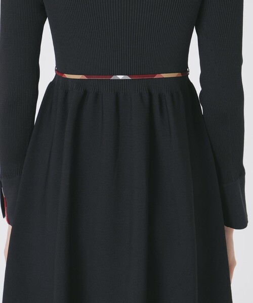 BLUE LABEL CRESTBRIDGE(ブルーレーベルクレストブリッジ)の「スポンディッシュポリエステルニットドレス(ワンピース・レディース・ブラック/レッド系その他/グレー系その他・38)」の13枚目の写真