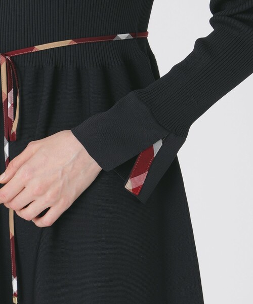 BLUE LABEL CRESTBRIDGE(ブルーレーベルクレストブリッジ)の「スポンディッシュポリエステルニットドレス(ワンピース・レディース・ブラック/レッド系その他/グレー系その他・38)」の14枚目の写真