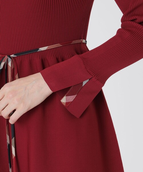 BLUE LABEL CRESTBRIDGE(ブルーレーベルクレストブリッジ)の「スポンディッシュポリエステルニットドレス(ワンピース・レディース・ブラック/レッド系その他/グレー系その他・38)」の20枚目の写真