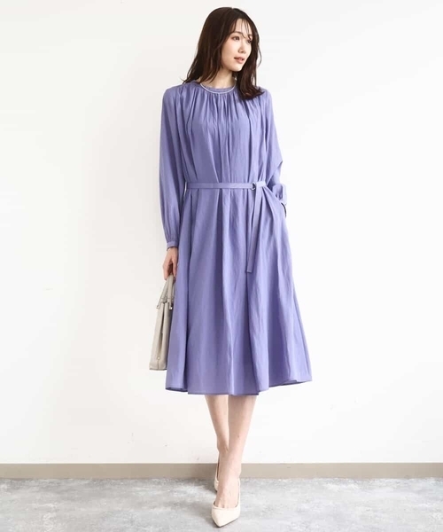 MK MICHEL KLEIN(エムケーミッシェルクラン)の「サテンギャザーワンピース/洗える(ワンピース・レディース・ダークグレー/パープル・38)」の2枚目の写真
